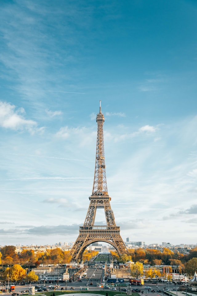 Photo de <a href="https://unsplash.com/fr/@anthonydelanoix?utm_source=unsplash&utm_medium=referral&utm_content=creditCopyText">Anthony DELANOIX</a> sur <a href="https://unsplash.com/fr/photos/eiffel-tower-during-daytime-Q0-fOL2nqZc?utm_source=unsplash&utm_medium=referral&utm_content=creditCopyText">Unsplash</a>
   